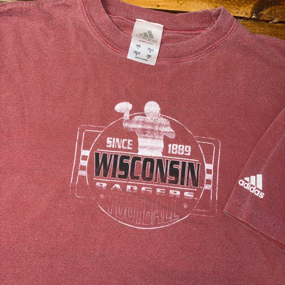 Vintage Adidas T-Shirt Mens Large Red Wisconsin Badgers Football Graphic Y2K